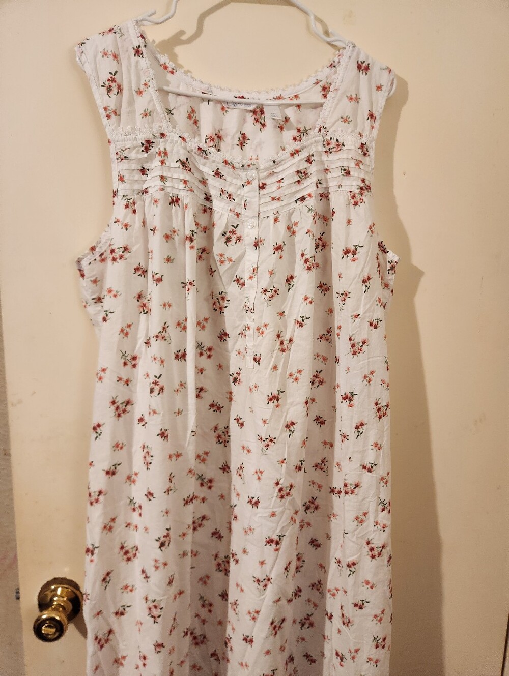 White cotton Floral Sleeveless Nightgown with Pink/Red Blossoms Sz XXL